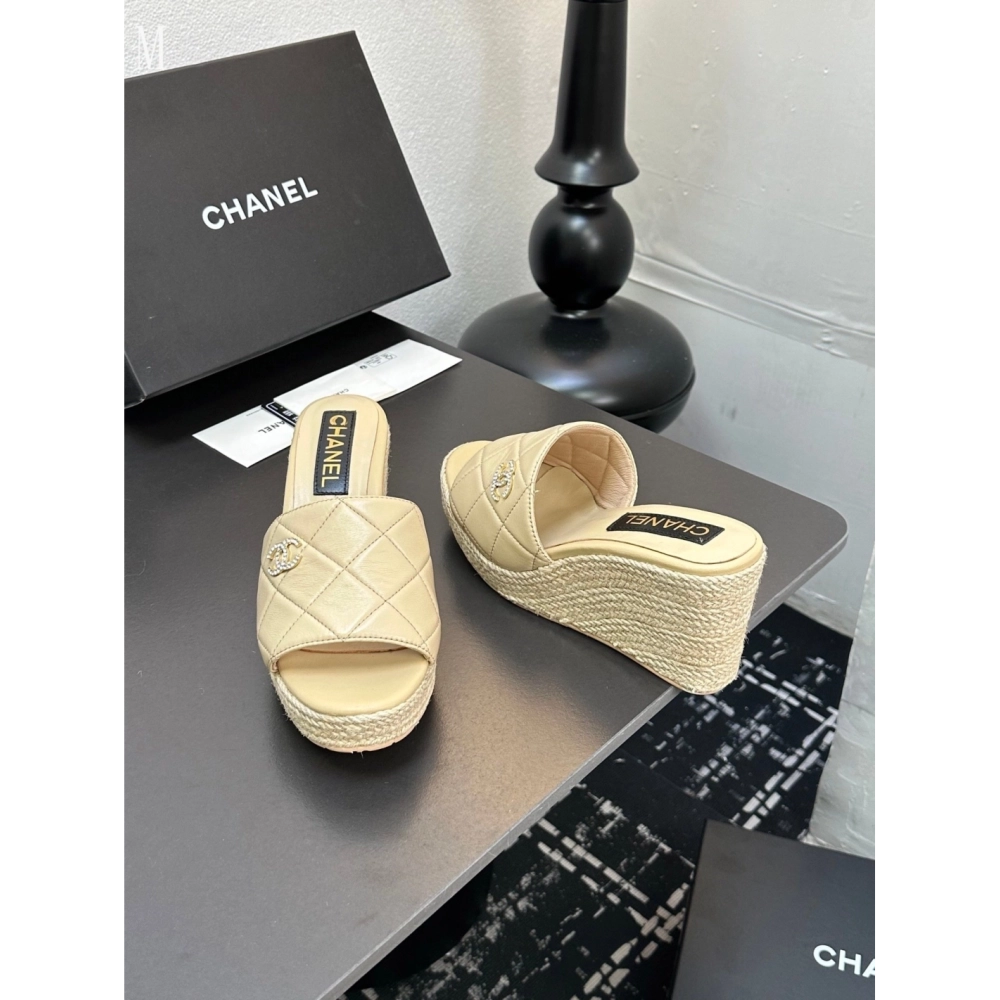 Chanel Slippers 095,Chanel Slippers,Slides Slippers,More Brands
