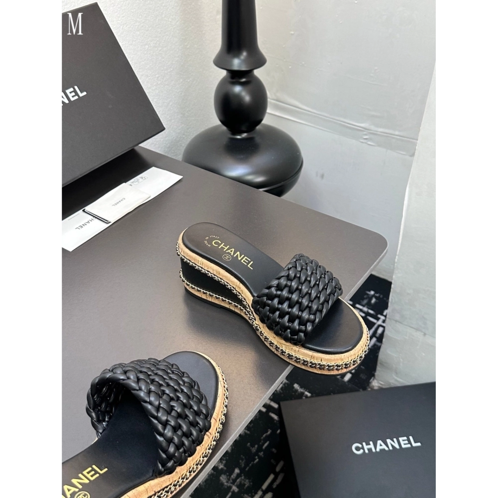 Chanel Slippers 099,Chanel Slippers,Slides Slippers,More Brands