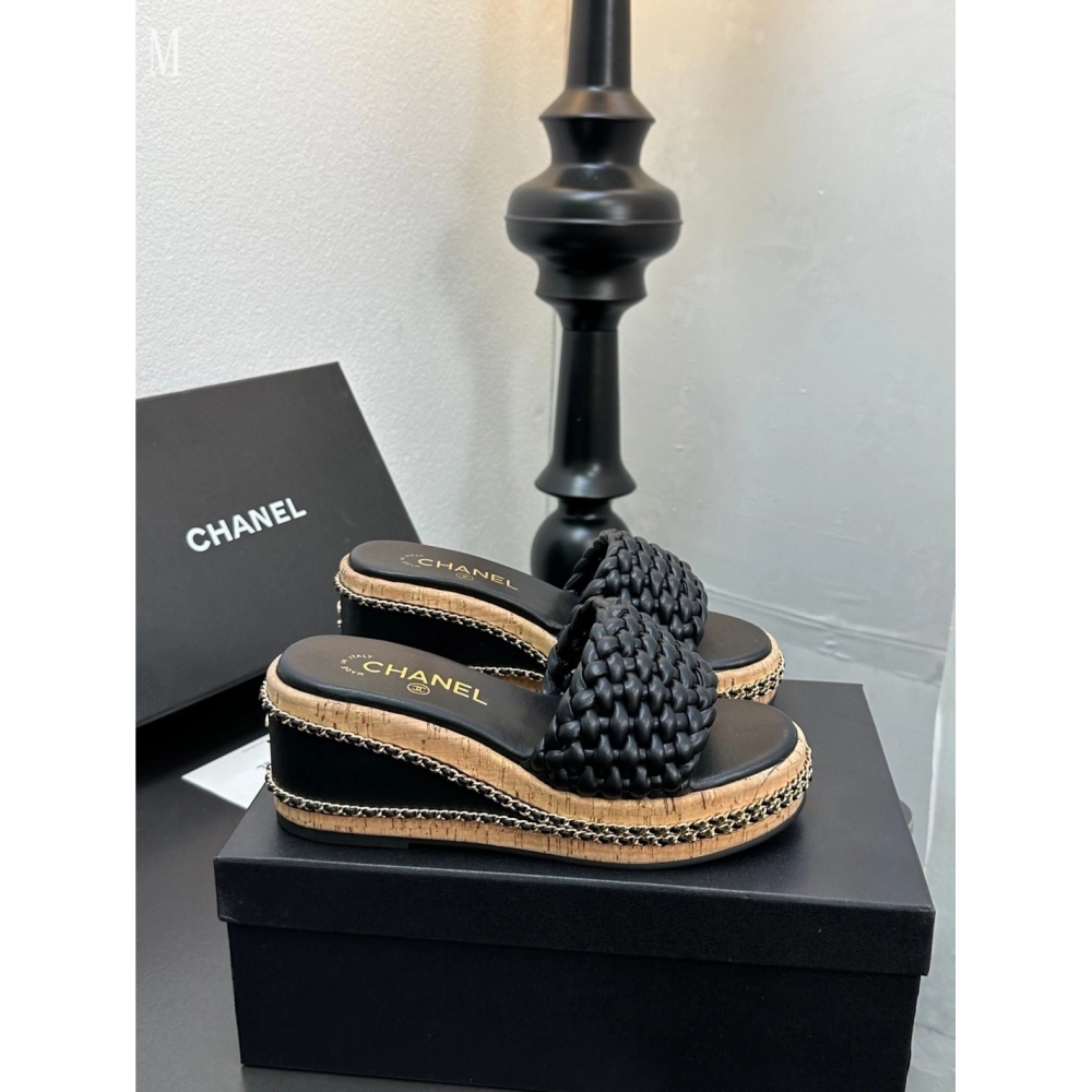 Chanel Slippers 099,Chanel Slippers,Slides Slippers,More Brands