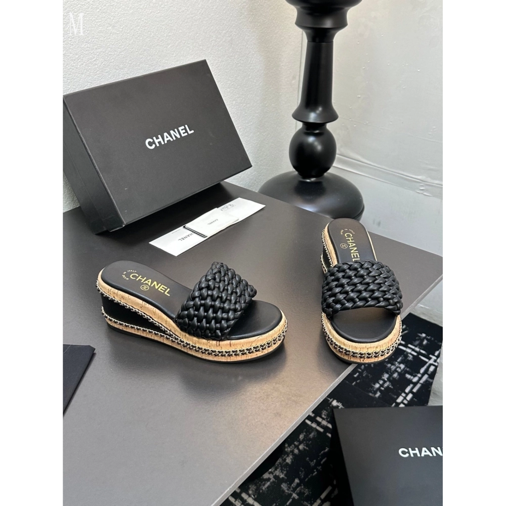 Chanel Slippers 099,Chanel Slippers,Slides Slippers,More Brands
