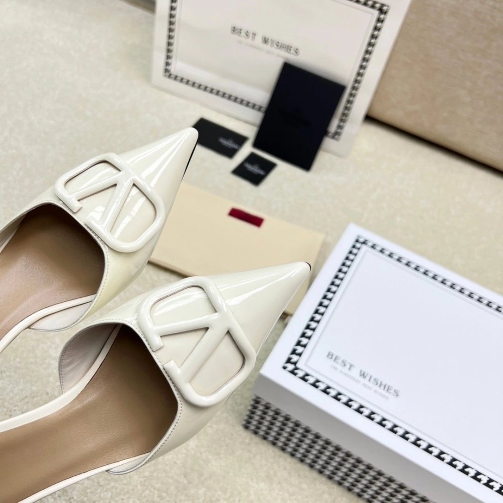 Valentino slippers 094,Valentino Slippers,Slides Slippers,More Brands