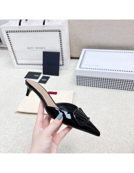 Valentino slippers 095,Valentino Slippers,Slides Slippers,More Brands