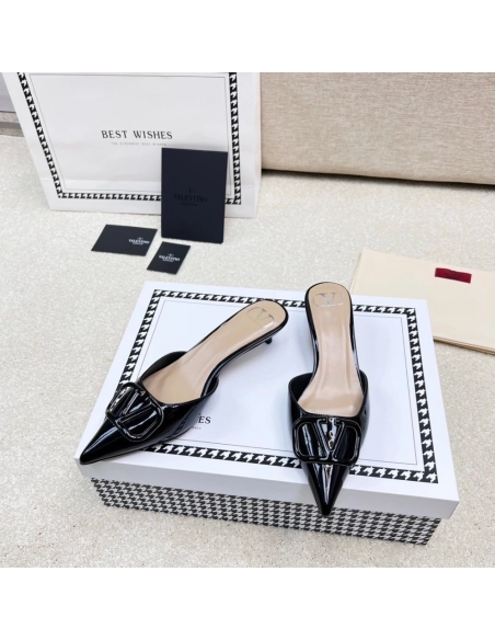 Valentino slippers 095,Valentino Slippers,Slides Slippers,More Brands