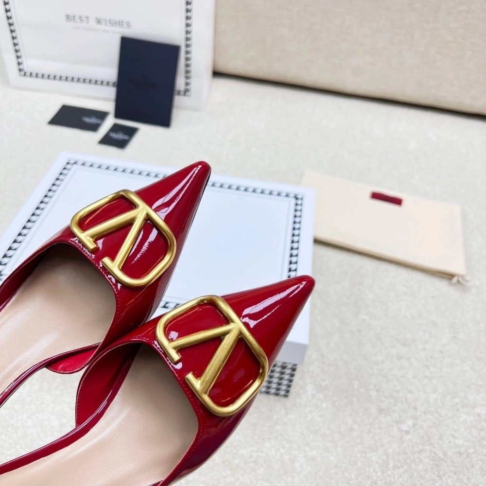 Valentino slippers 097,Valentino Slippers,Slides Slippers,More Brands