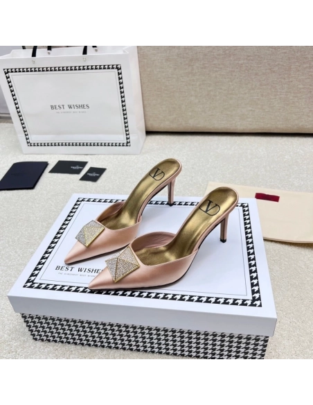 Valentino slippers 098,Valentino Slippers,Slides Slippers,More Brands