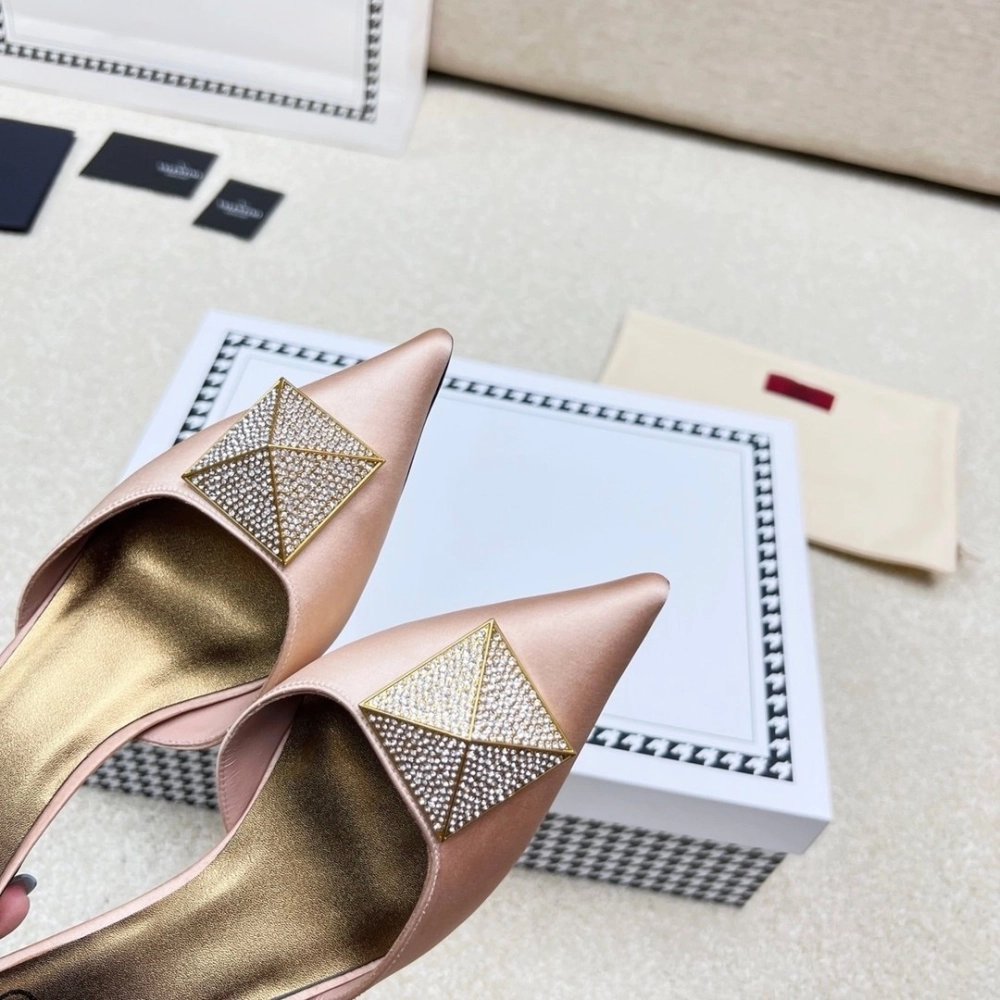 Valentino slippers 098,Valentino Slippers,Slides Slippers,More Brands