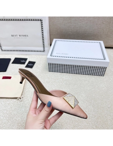 Valentino slippers 098,Valentino Slippers,Slides Slippers,More Brands