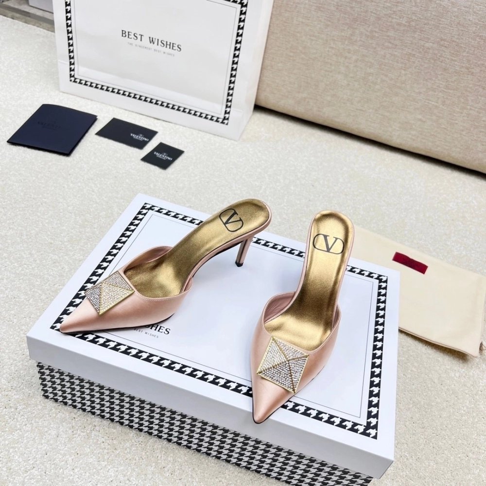 Valentino slippers 098,Valentino Slippers,Slides Slippers,More Brands