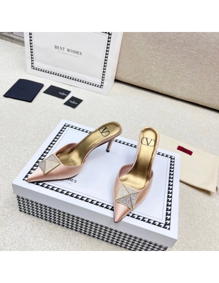 Valentino slippers 098,Valentino Slippers,Slides Slippers,More Brands