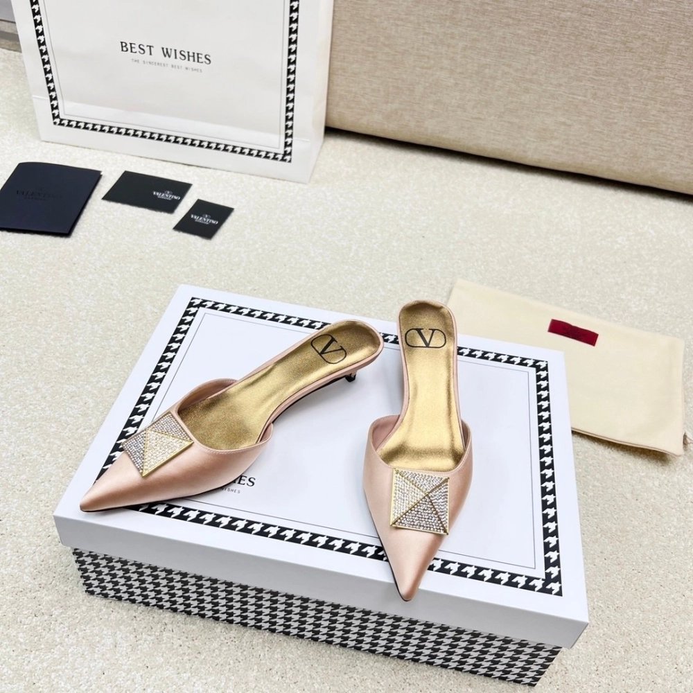 Valentino slippers 098,Valentino Slippers,Slides Slippers,More Brands