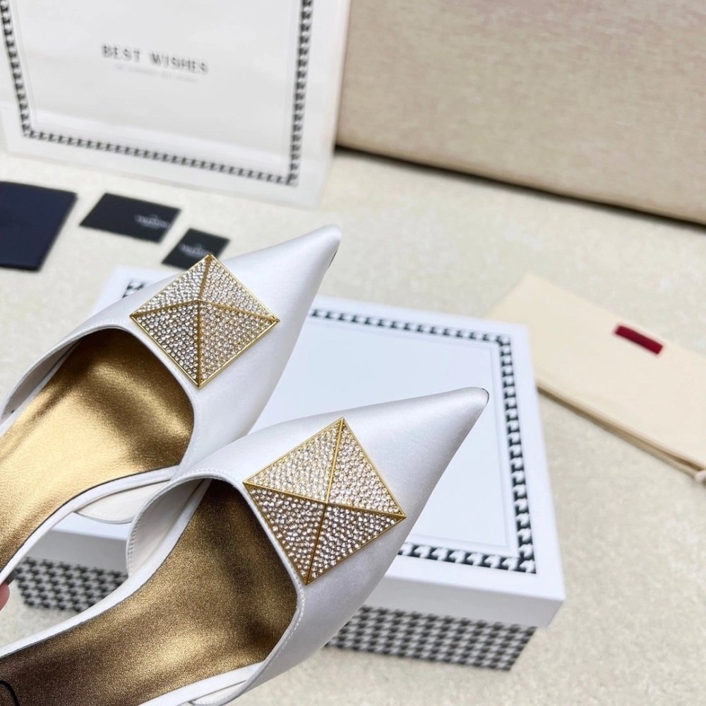 Valentino slippers 099,Valentino Slippers,Slides Slippers,More Brands