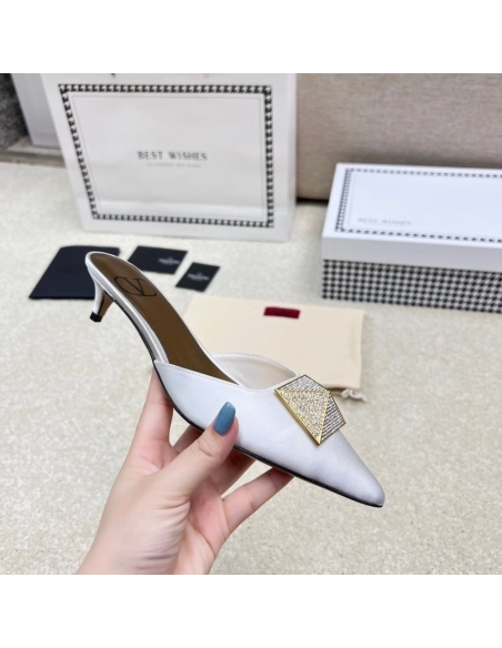 Valentino slippers 099,Valentino Slippers,Slides Slippers,More Brands