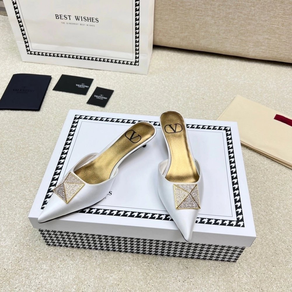 Valentino slippers 099,Valentino Slippers,Slides Slippers,More Brands