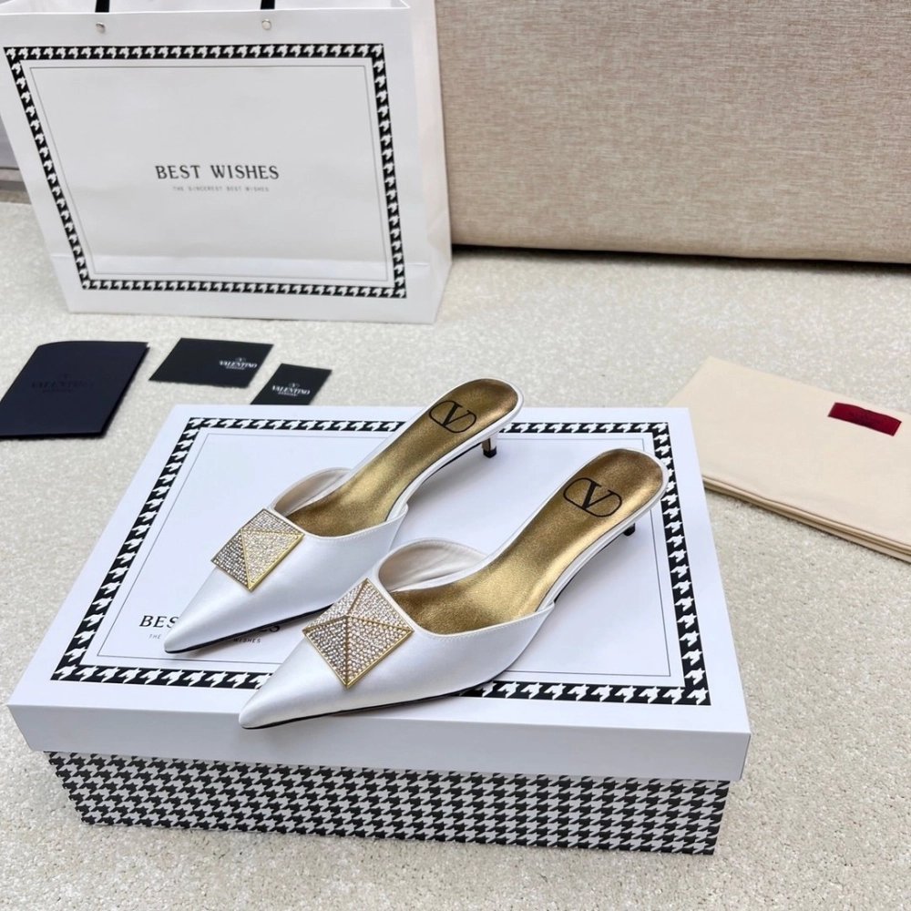 Valentino slippers 099,Valentino Slippers,Slides Slippers,More Brands
