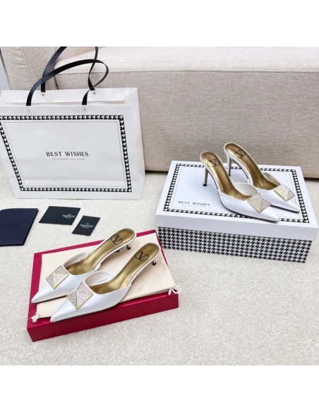 Valentino slippers 099,Valentino Slippers,Slides Slippers,More Brands
