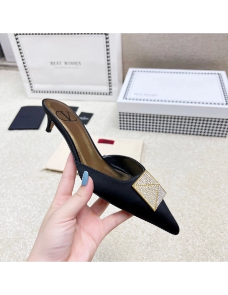 Valentino slippers 100,Valentino Slippers,Slides Slippers,More Brands