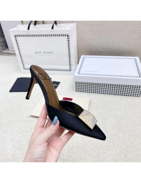 Valentino slippers 100,Valentino Slippers,Slides Slippers,More Brands