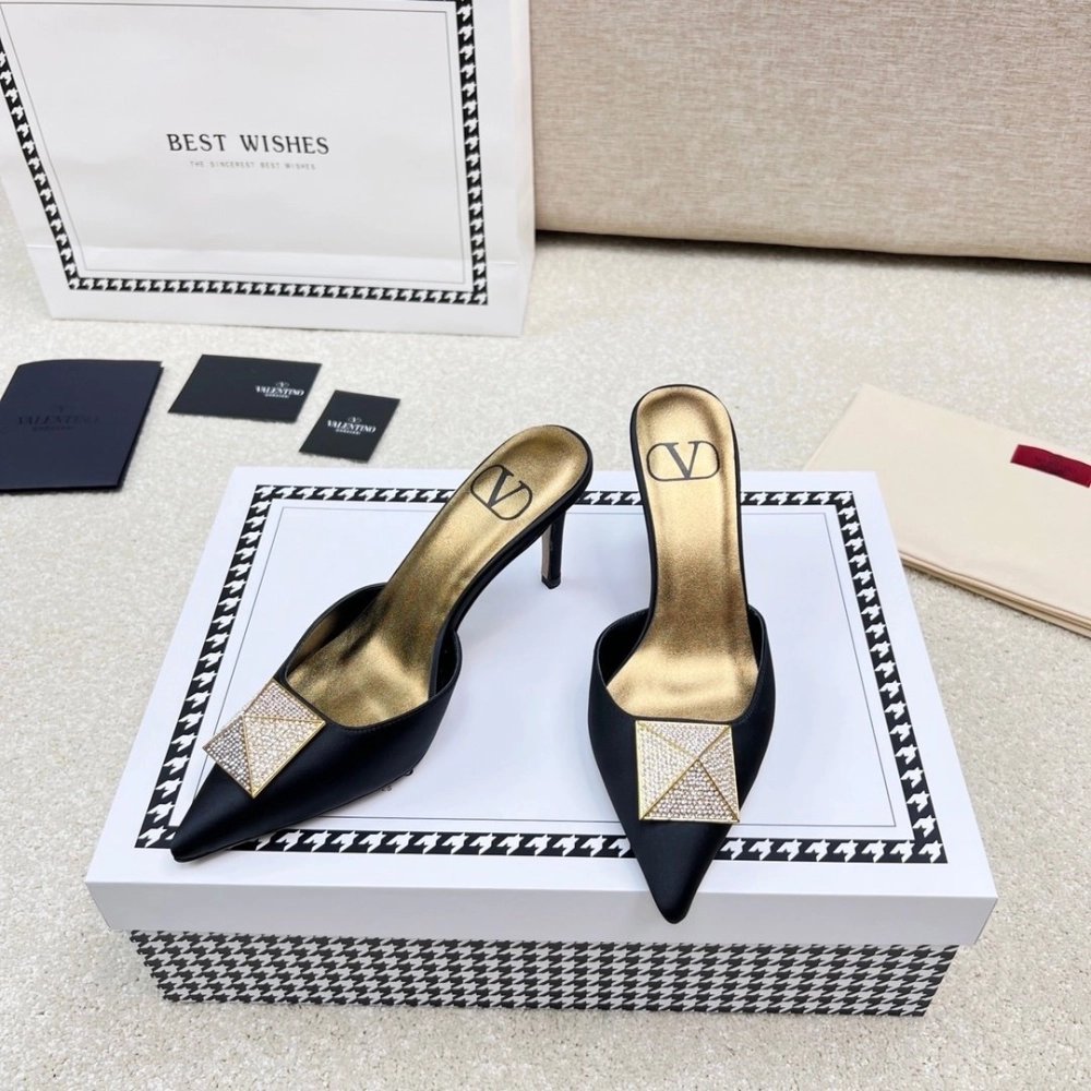 Valentino slippers 100,Valentino Slippers,Slides Slippers,More Brands