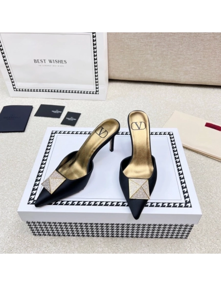 Valentino slippers 100,Valentino Slippers,Slides Slippers,More Brands