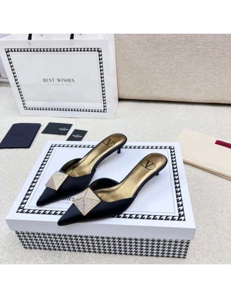 Valentino slippers 100,Valentino Slippers,Slides Slippers,More Brands