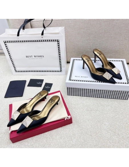 Valentino slippers 100,Valentino Slippers,Slides Slippers,More Brands