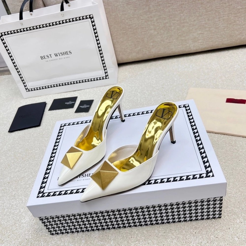 Valentino slippers 102,Valentino Slippers,Slides Slippers,More Brands