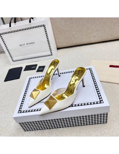 Valentino slippers 102,Valentino Slippers,Slides Slippers,More Brands