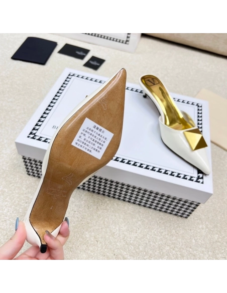 Valentino slippers 102,Valentino Slippers,Slides Slippers,More Brands