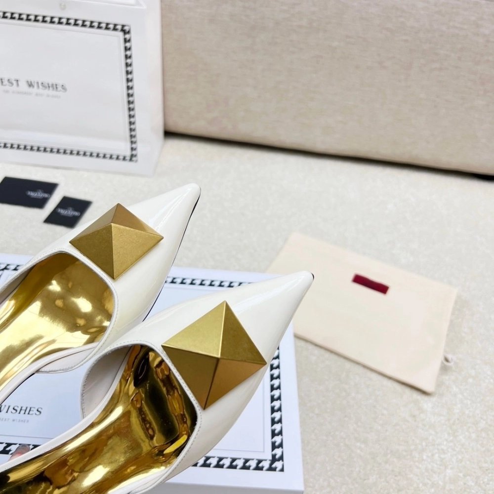 Valentino slippers 102,Valentino Slippers,Slides Slippers,More Brands