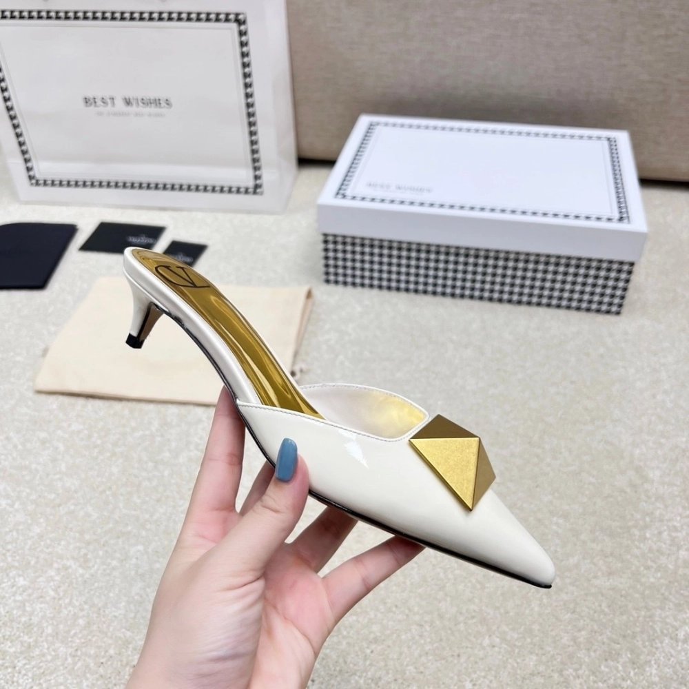 Valentino slippers 102,Valentino Slippers,Slides Slippers,More Brands