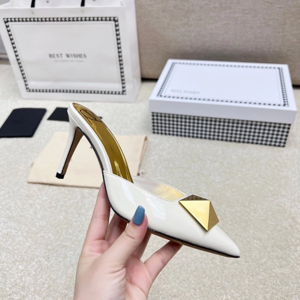 Valentino slippers 102,Valentino Slippers,Slides Slippers,More Brands