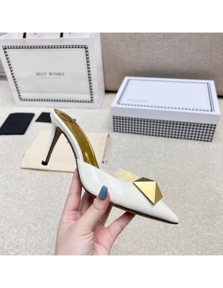Valentino slippers 102,Valentino Slippers,Slides Slippers,More Brands