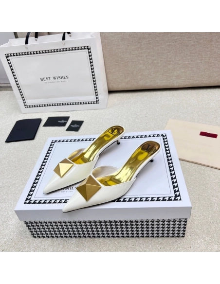 Valentino slippers 102,Valentino Slippers,Slides Slippers,More Brands