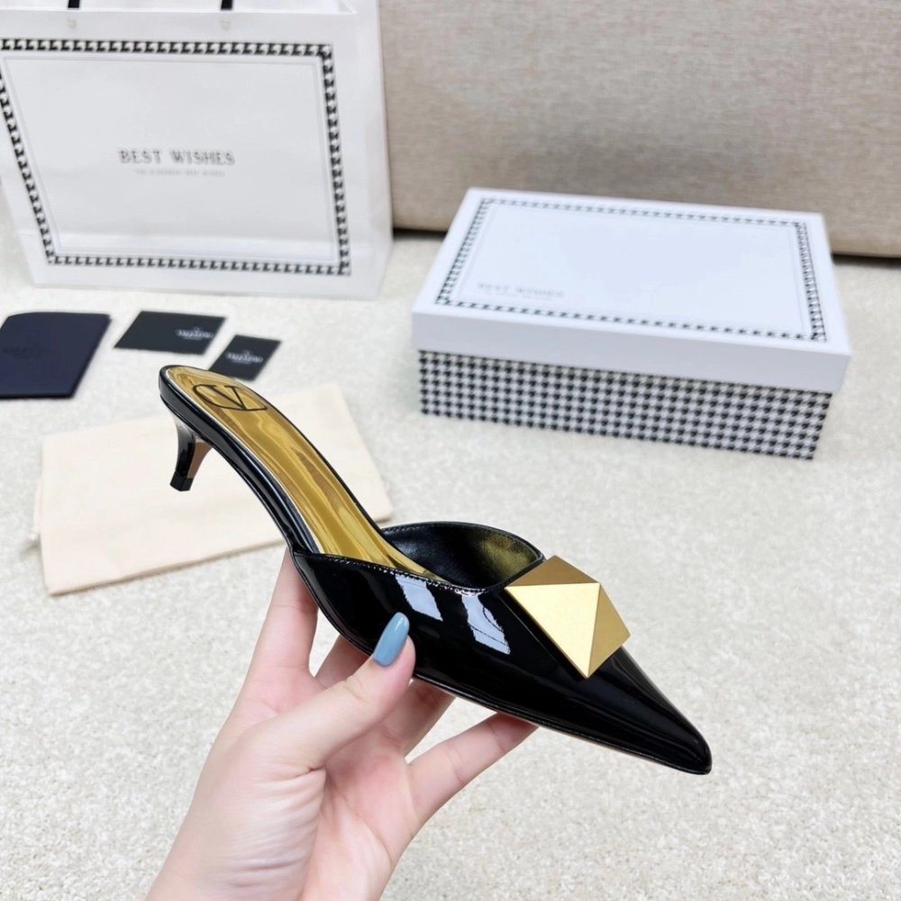 Valentino slippers 103,Valentino Slippers,Slides Slippers,More Brands
