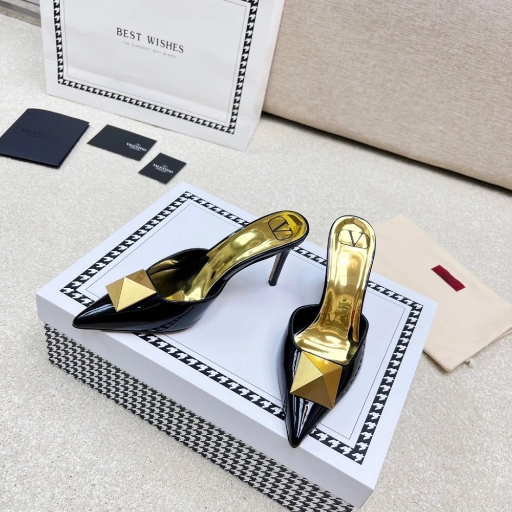 Valentino slippers 103,Valentino Slippers,Slides Slippers,More Brands