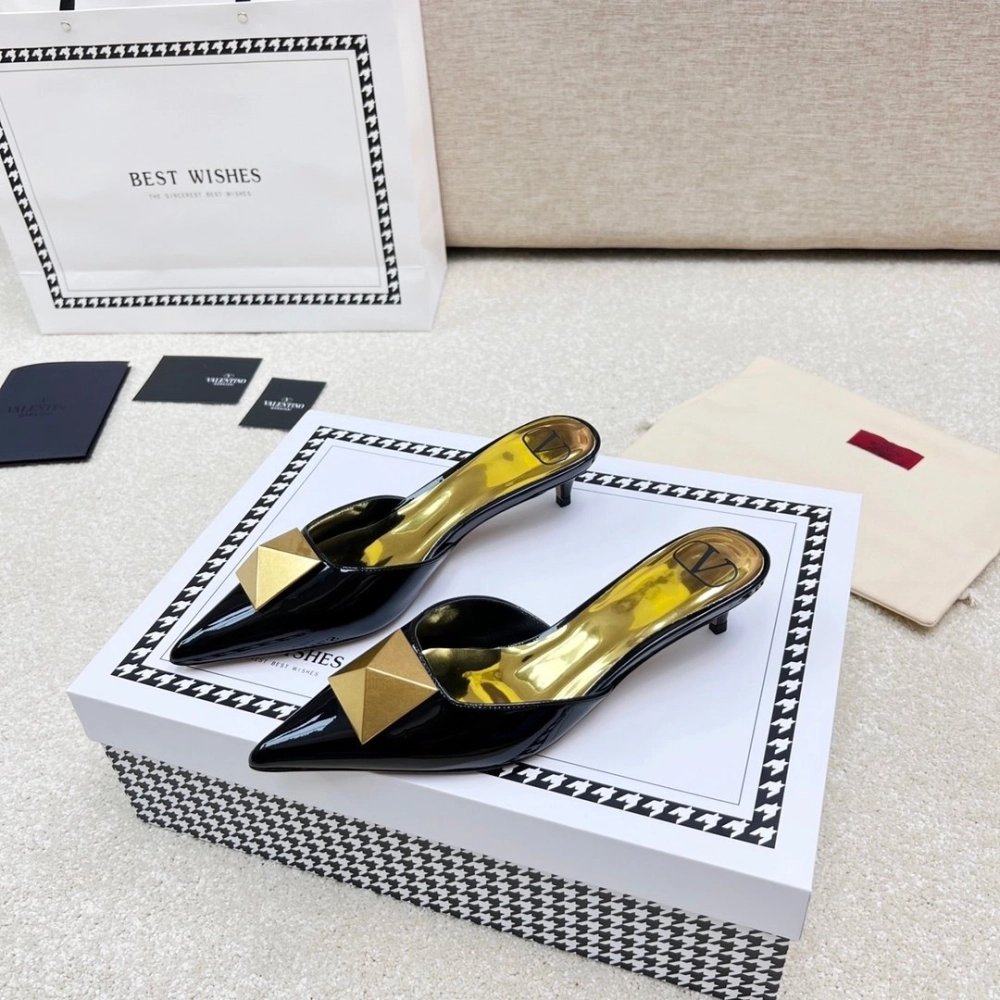 Valentino slippers 103,Valentino Slippers,Slides Slippers,More Brands