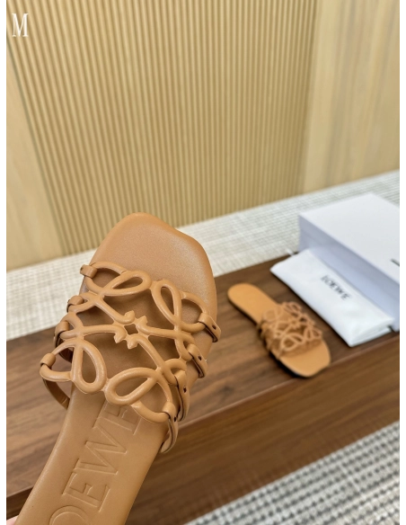 LOEWE Slippers 047,Loewe Slippers,Slides Slippers,More Brands