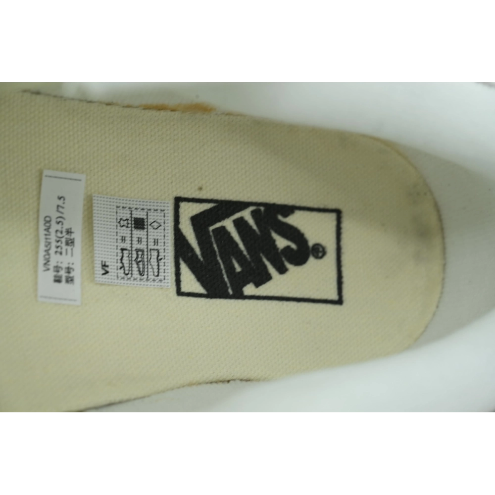 premium reps Vans Knu-Skool Light Grey VN000D75GRY sneakers at Shoes Official. Shop iconic styles from top brands