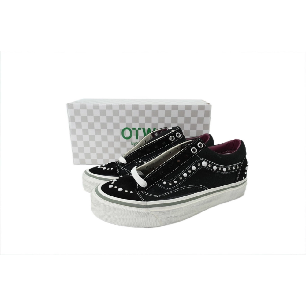 premium reps Vans Old Skool 36 Pearlized Pack-Black sneakers at Shoes Official. Shop iconic styles from top brands