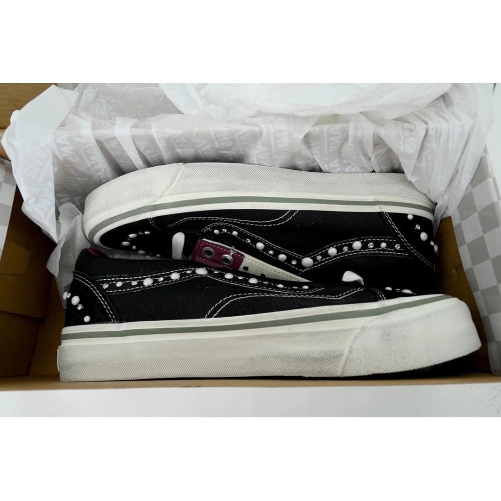 premium reps Vans Old Skool 36 Pearlized Pack-Black sneakers at Shoes Official. Shop iconic styles from top brands