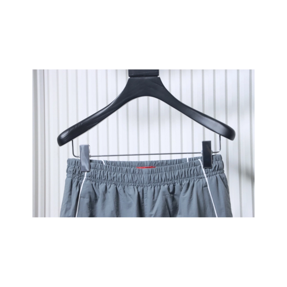 premium reps Supreme 25FW Contrast Piping Track Grey sneakers at Shoes Official. Shop iconic styles from top brands