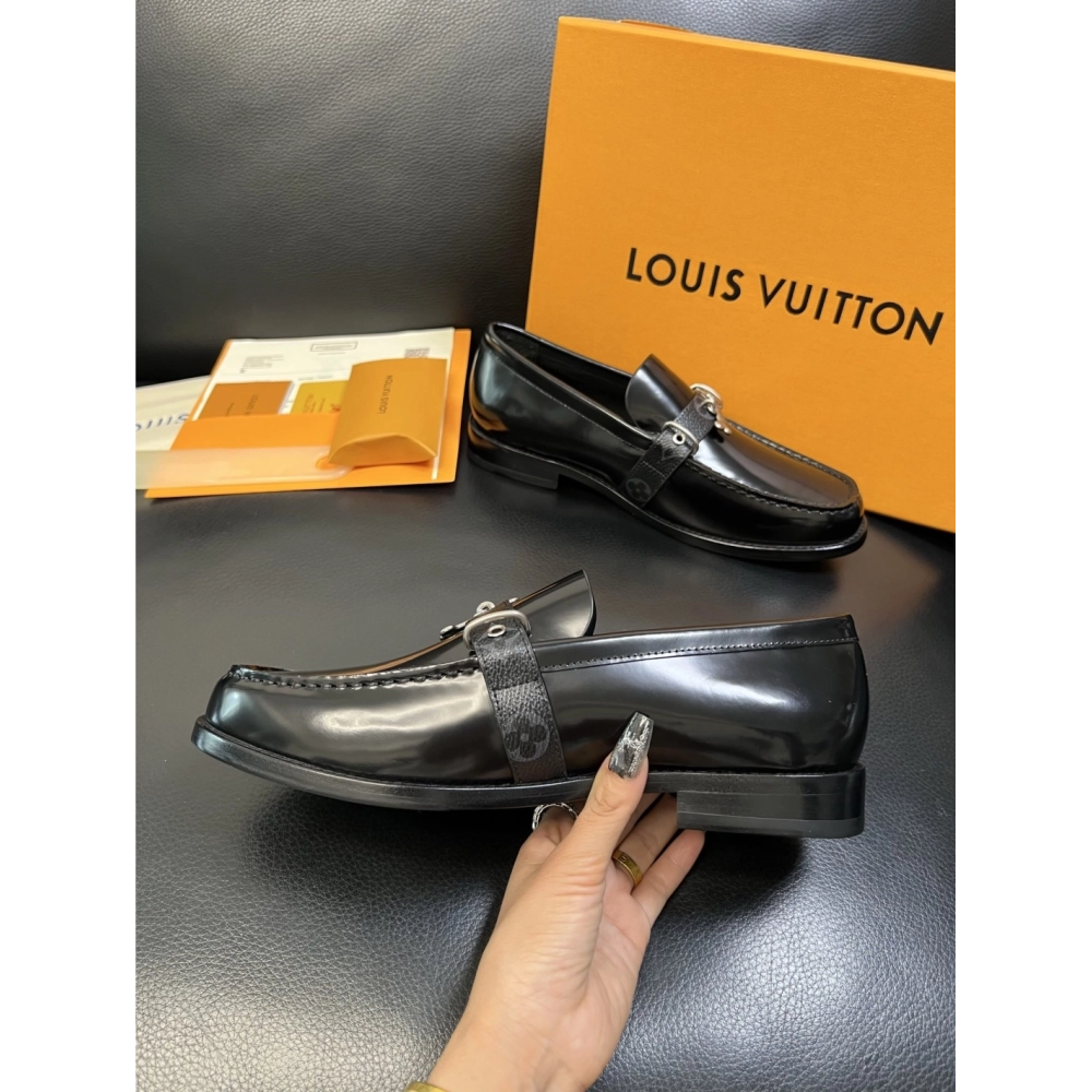 Louis Vuitton leather shoes 011,Louis Vuitton Leather Shoes,LOUIS VUITTON Sneakers,Business Shoes