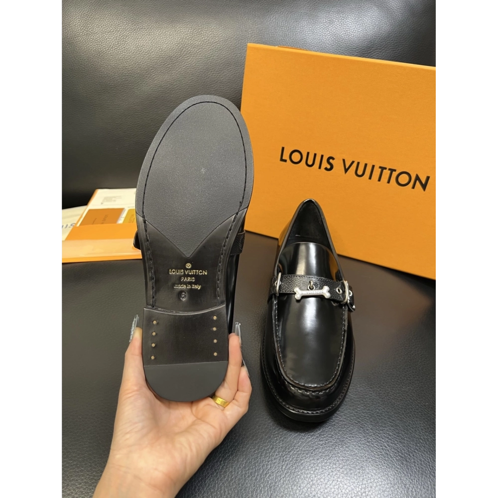 Louis Vuitton leather shoes 011,Louis Vuitton Leather Shoes,LOUIS VUITTON Sneakers,Business Shoes