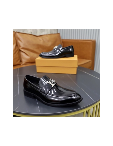 Louis Vuitton leather shoes 015,Louis Vuitton Leather Shoes,LOUIS VUITTON Sneakers,Business Shoes
