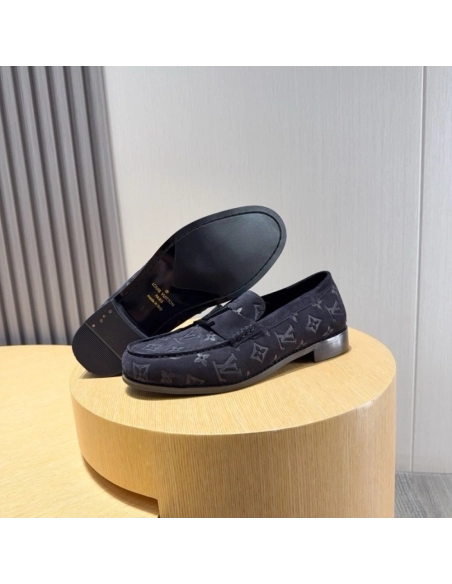 Louis Vuitton leather shoes 004,Louis Vuitton Leather Shoes,LOUIS VUITTON Sneakers,Business Shoes
