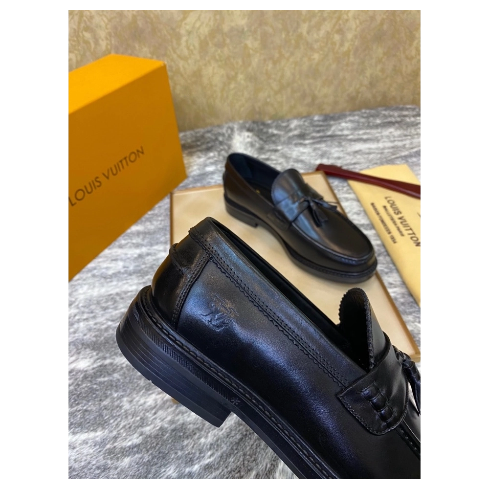 Louis Vuitton leather shoes 012,Louis Vuitton Leather Shoes,LOUIS VUITTON Sneakers,Business Shoes