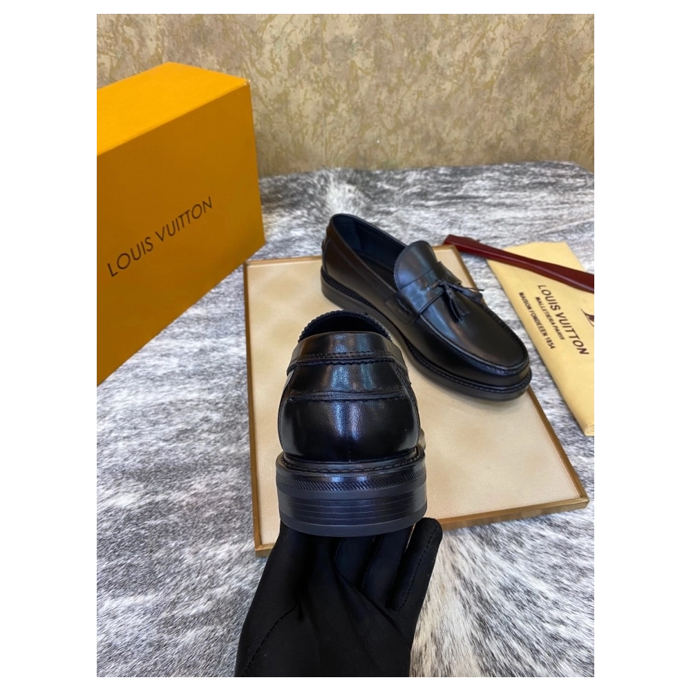 Louis Vuitton leather shoes 012,Louis Vuitton Leather Shoes,LOUIS VUITTON Sneakers,Business Shoes