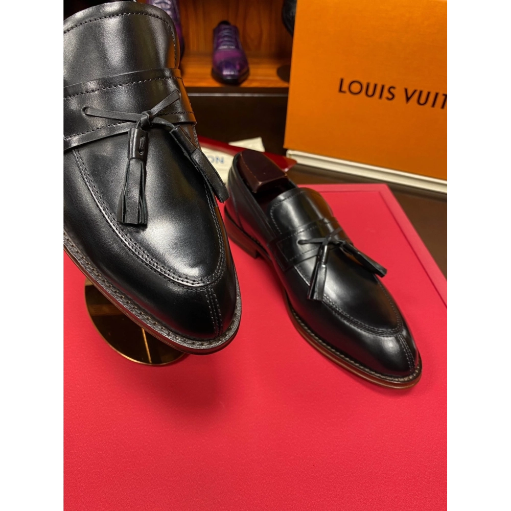 Louis Vuitton leather shoes 025,Louis Vuitton Leather Shoes,LOUIS VUITTON Sneakers,Business Shoes