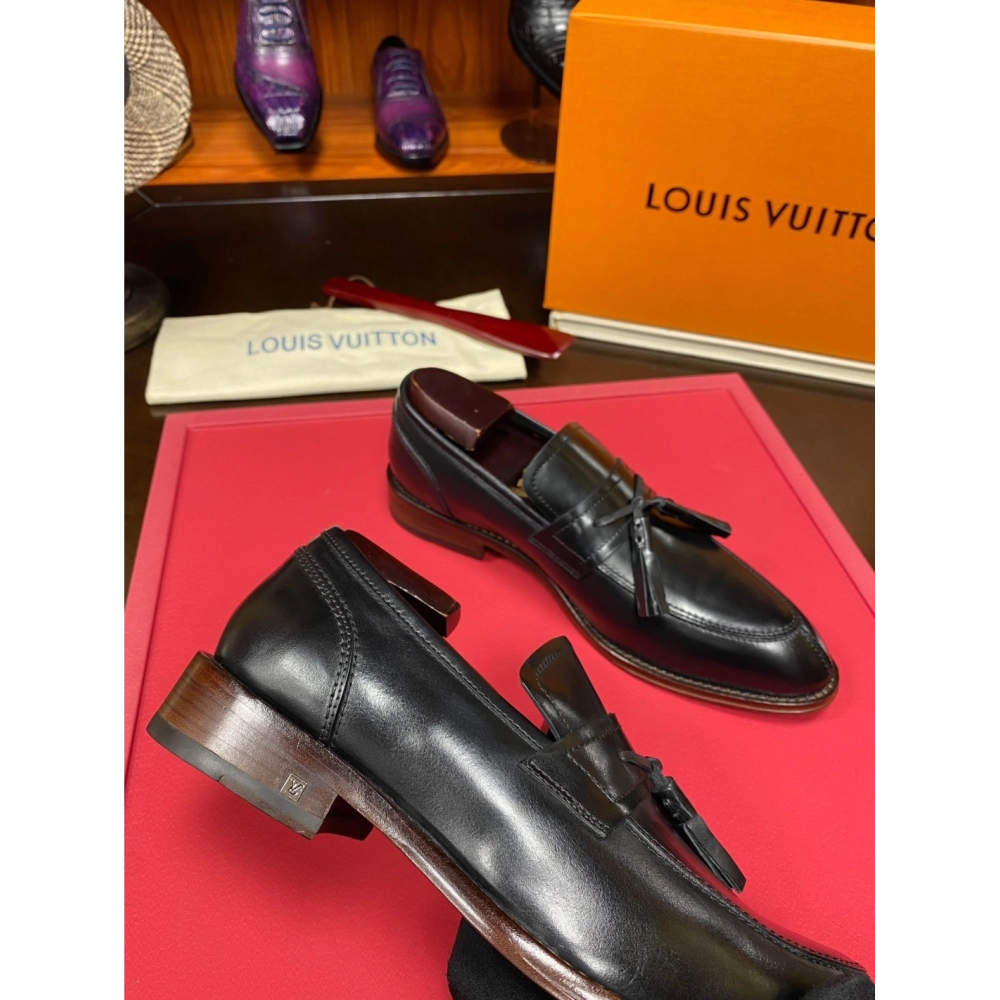 Louis Vuitton leather shoes 025,Louis Vuitton Leather Shoes,LOUIS VUITTON Sneakers,Business Shoes
