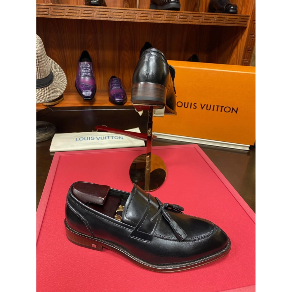 Louis Vuitton leather shoes 025,Louis Vuitton Leather Shoes,LOUIS VUITTON Sneakers,Business Shoes